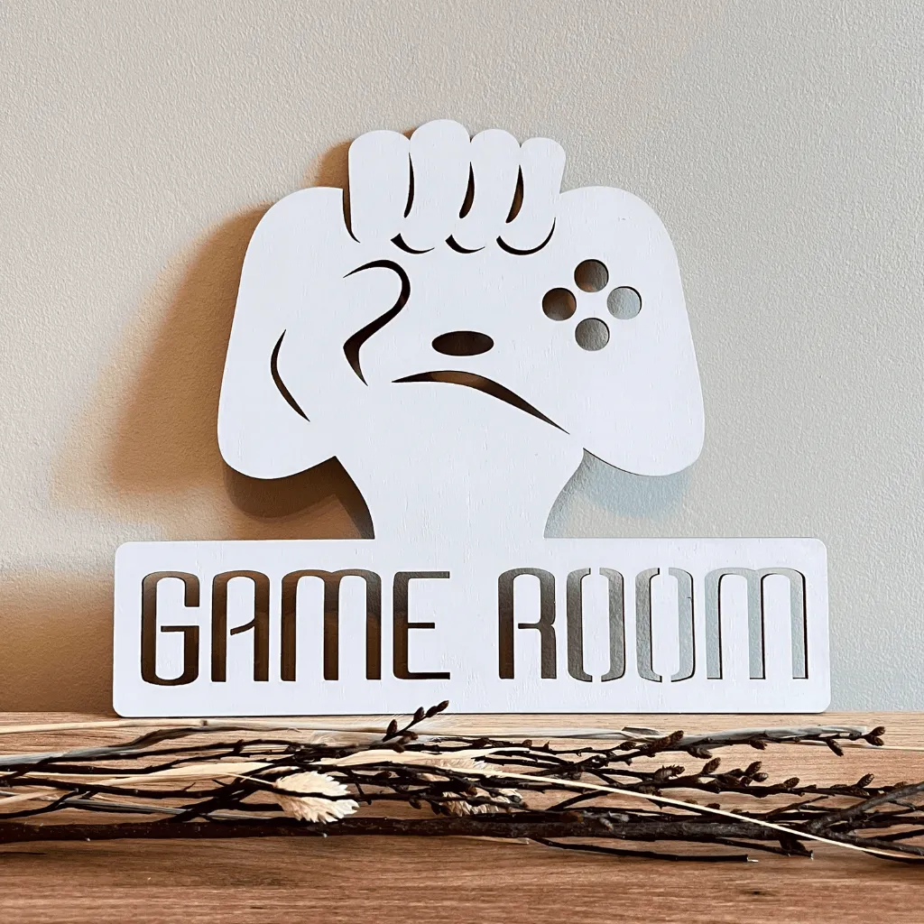 A00927-game-room-wanddeko-holz-weiß-gamer-controller-kinderzimmer-am-sideboard.webp