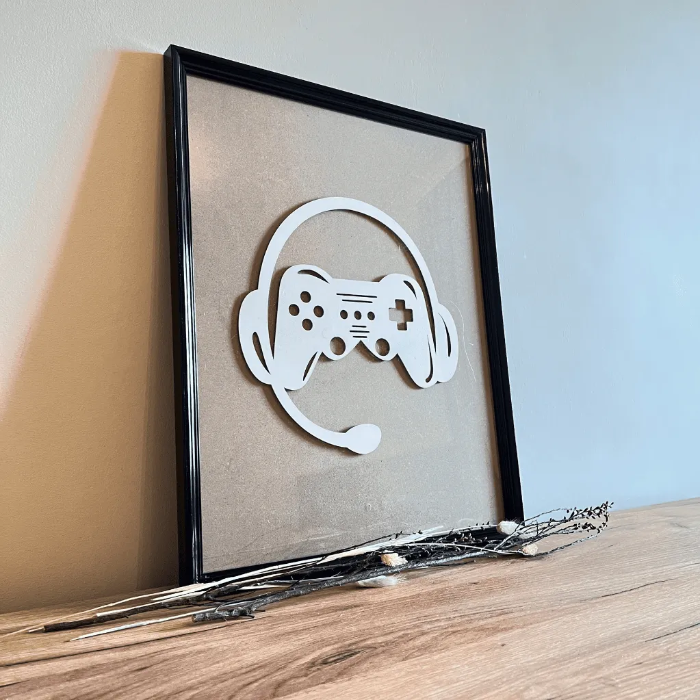 A00928-gamer-wanddeko-holz-weiß-controller-headset-gaming-kinderzimmer-im-bilderrahmen.webp