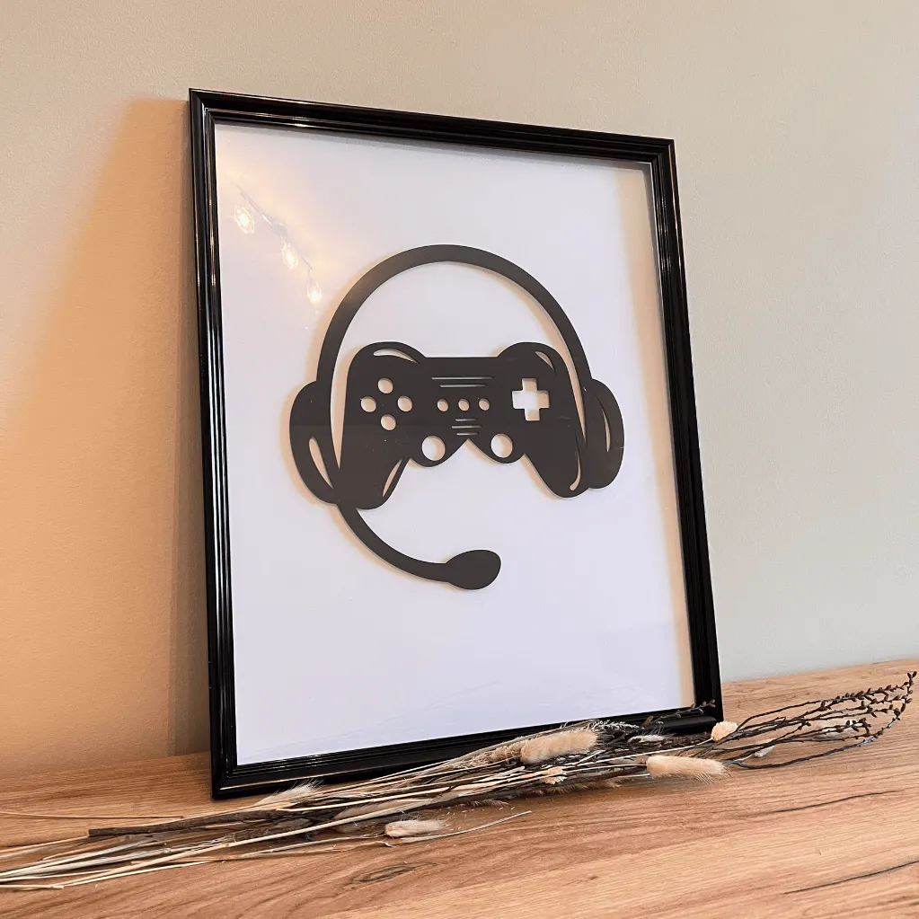 A00932gamer-wanddeko-holz-schwarz-controller-headset-gaming-kinderzimmer-im-bilderrahmen.webp
