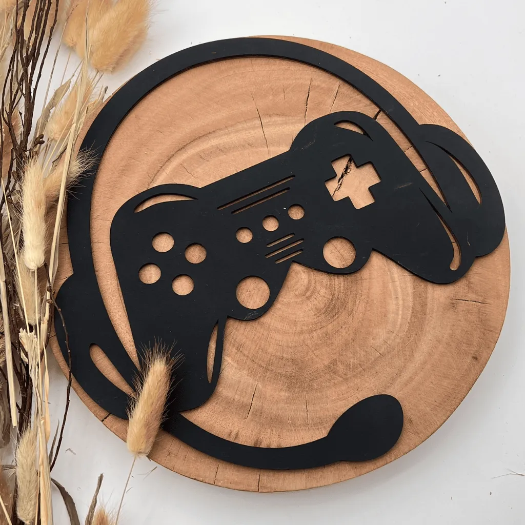 A00932gamer-wanddeko-holz-schwarz-controller-headset-gaming-kinderzimmer-seitlich.webp