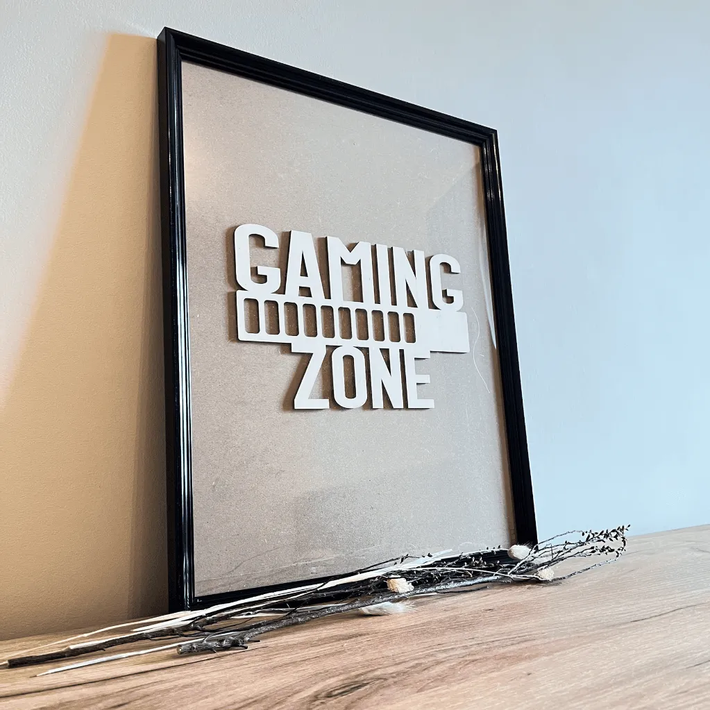 A00926-gaming-zone-holz-weiß-gamer-kinderzimmer-wanddeko-im-bilderrahmen.webp