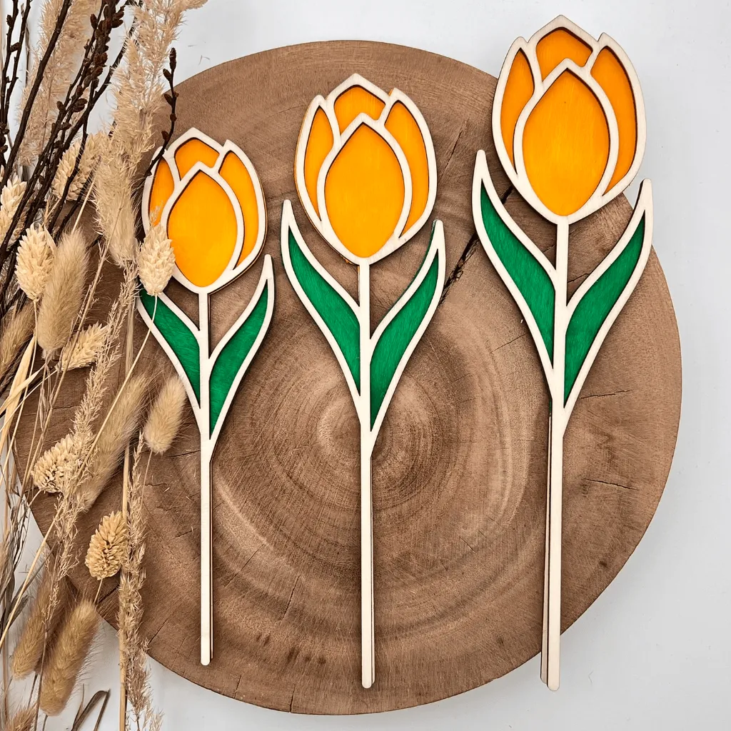 vergleich-fruehlingsdeko-tulpe-holz-gelb-geschenk.webp