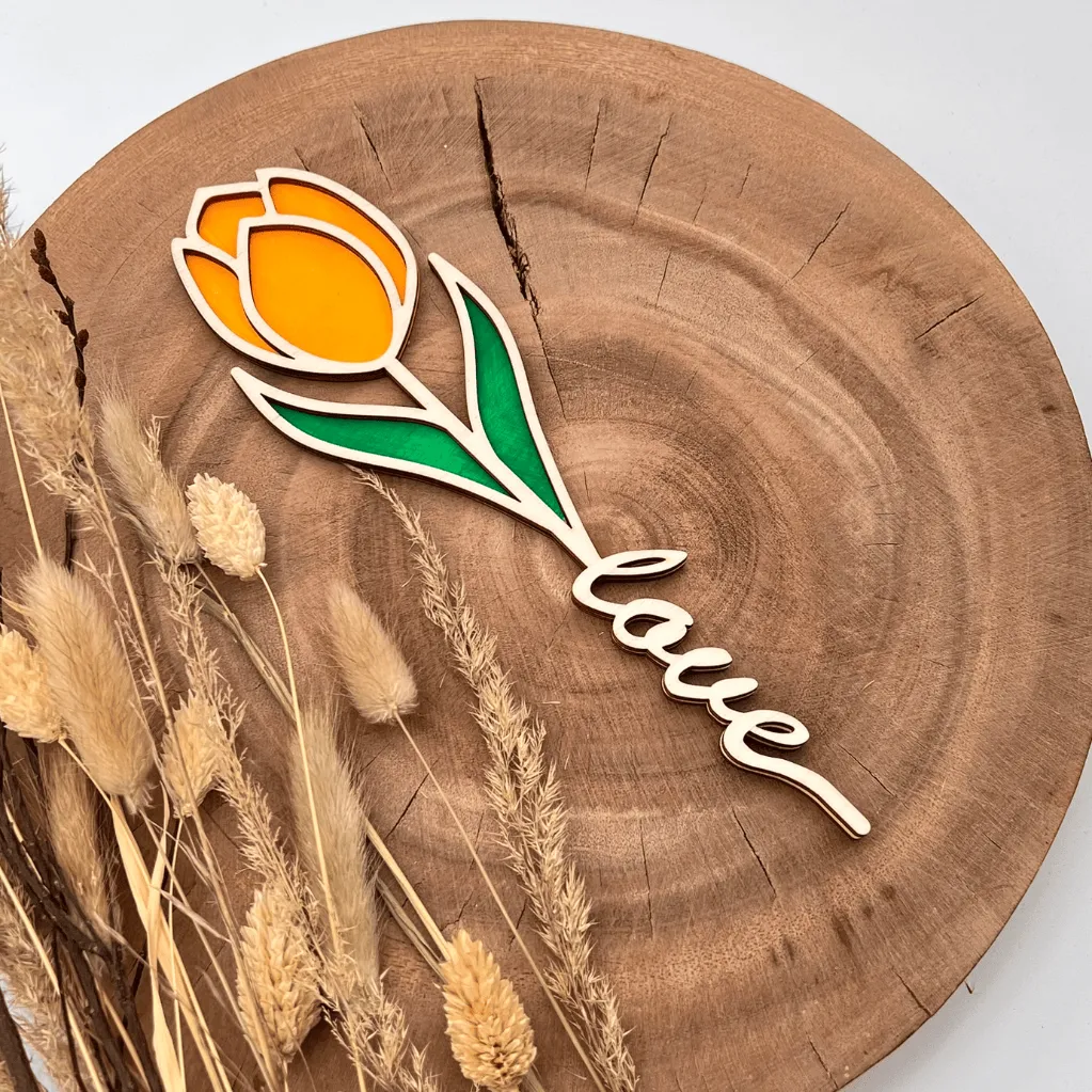 A00287-fruehlingsdeko-tulpe-holz-personalisiert-love-geschenk-seitlich.webp