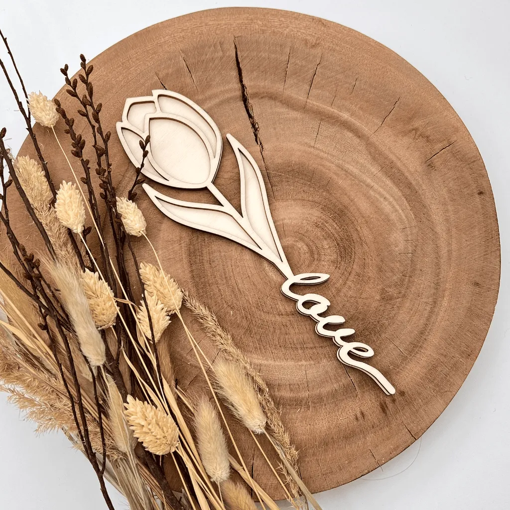 A00285-fruehlingsdeko-tulpe-holz-natur-personalisiert-love-geschenk-seitlich.webp