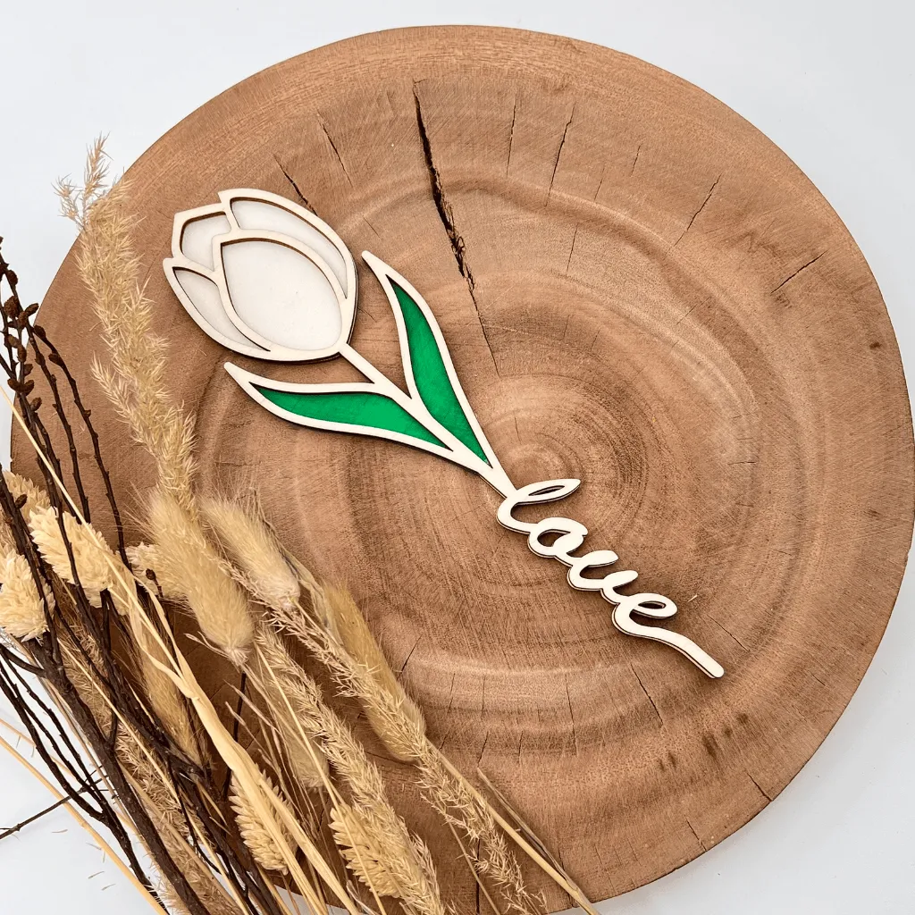 A00288-fruehlingsdeko-tulpe-holz-weiß-personalisiert-love-geschenk-seitlich.webp