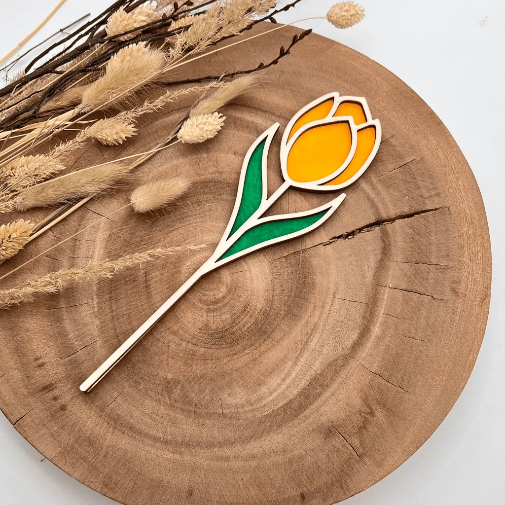 A00311-blumenstecker-tulpe-gelb-holz-fruehlingsdekoration-geschenk-seitlich.webp