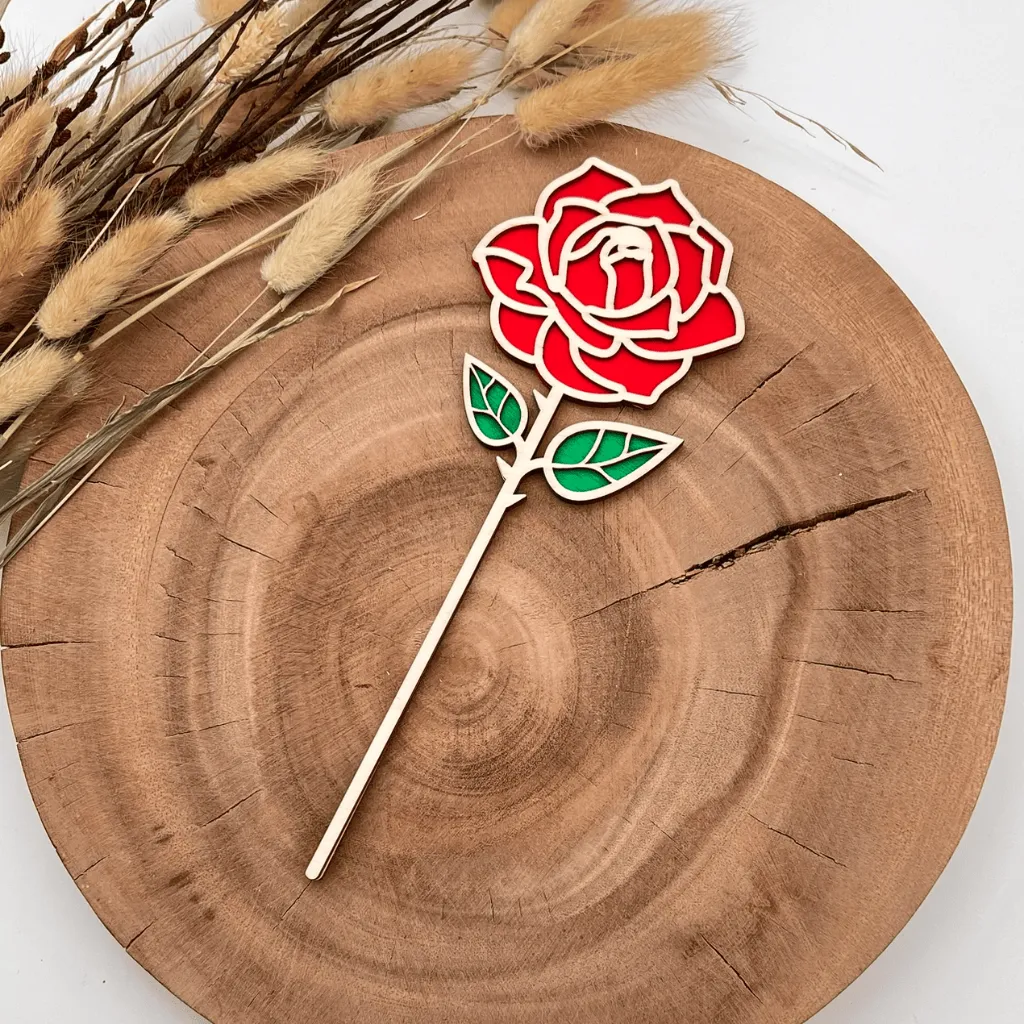 A00239-blumenstecker-rose-holz-rot-muttertag-geschenk-deko-seitlich.webp