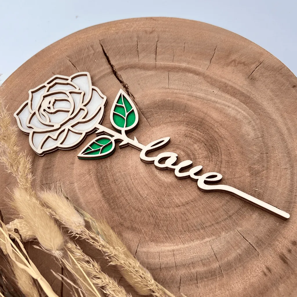 A00217-blumenstecker-rose-holz-weiß-muttertag-geschenk-deko-schriftzug-love-seitlich.webp