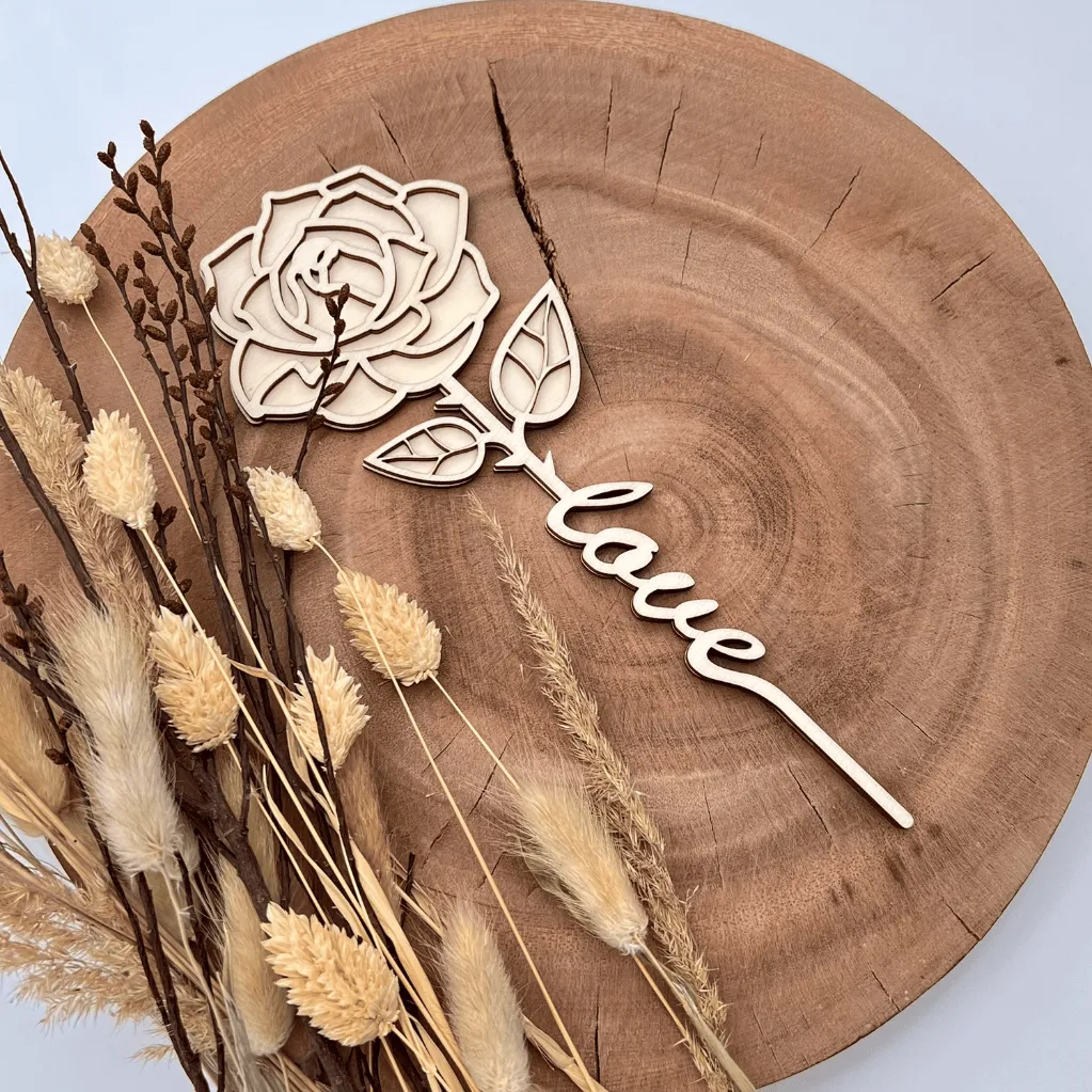 A00214-blumenstecker-rose-holz-gelb-muttertag-geschenk-deko-schriftzug-love-seitlich.webp