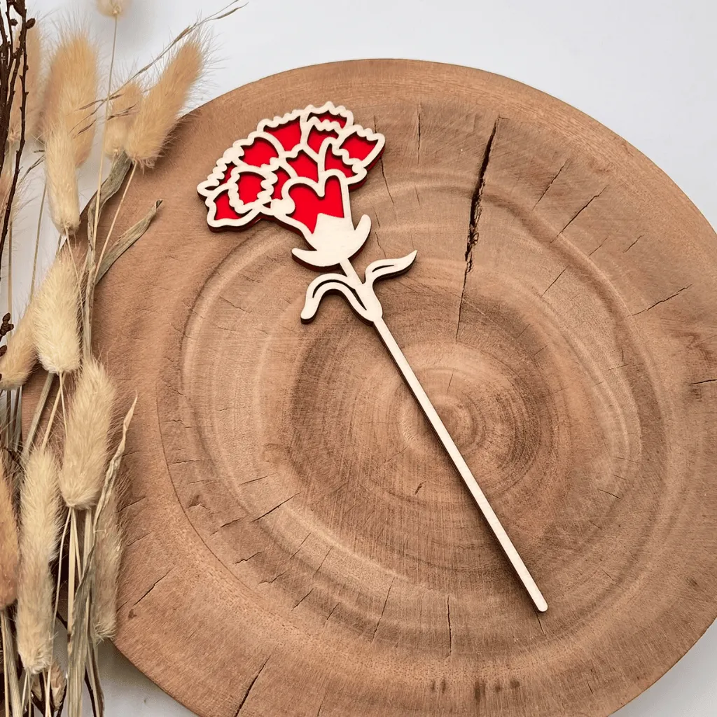 A00131-holz-nelke-blume-rot-dekoration-fruehling-blumenstecker-seitlich.webp