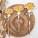 vergleich-s-m-l-holz-nelke-blume-gelb-dekoration-fruehling-blumenstecker.webp