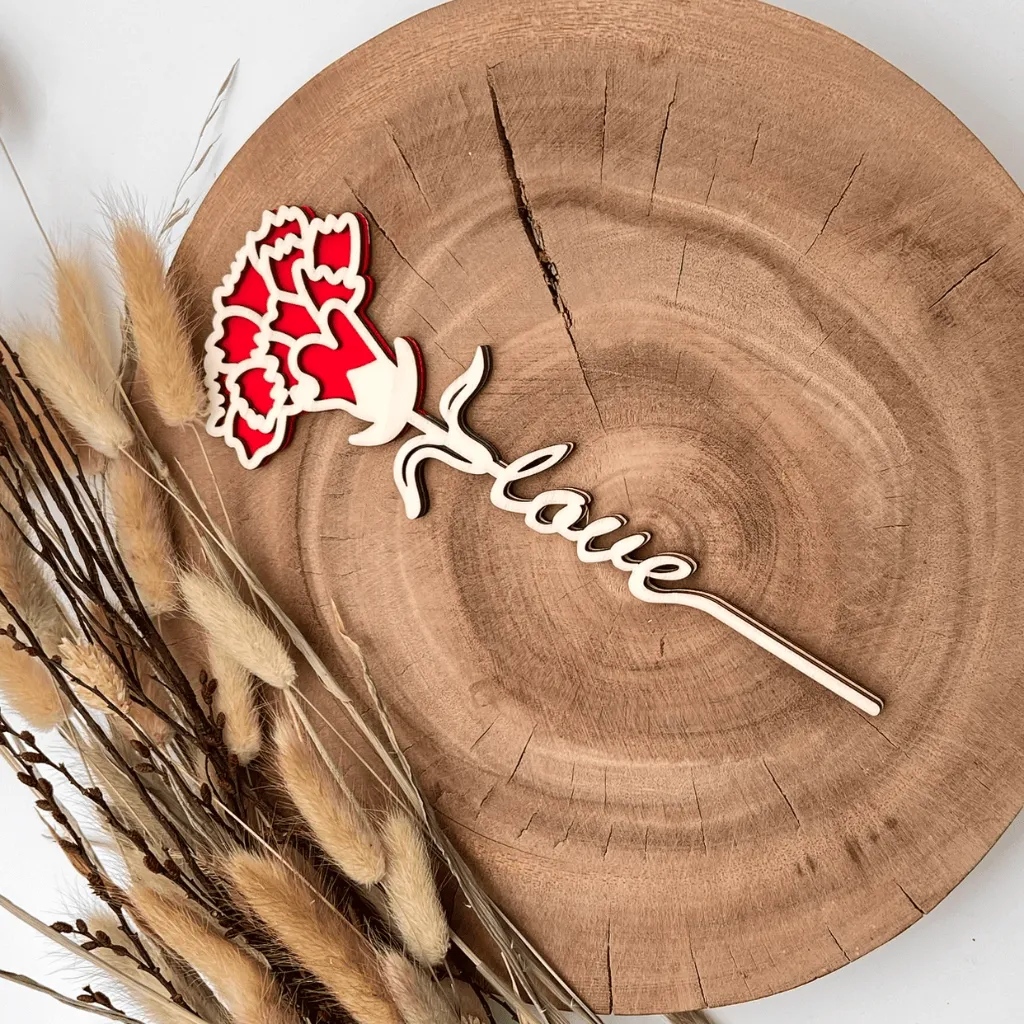 A00107-holz-nelke-blume-rot-love-dekoration-fruehling-blumenstecker-seitlich.webp