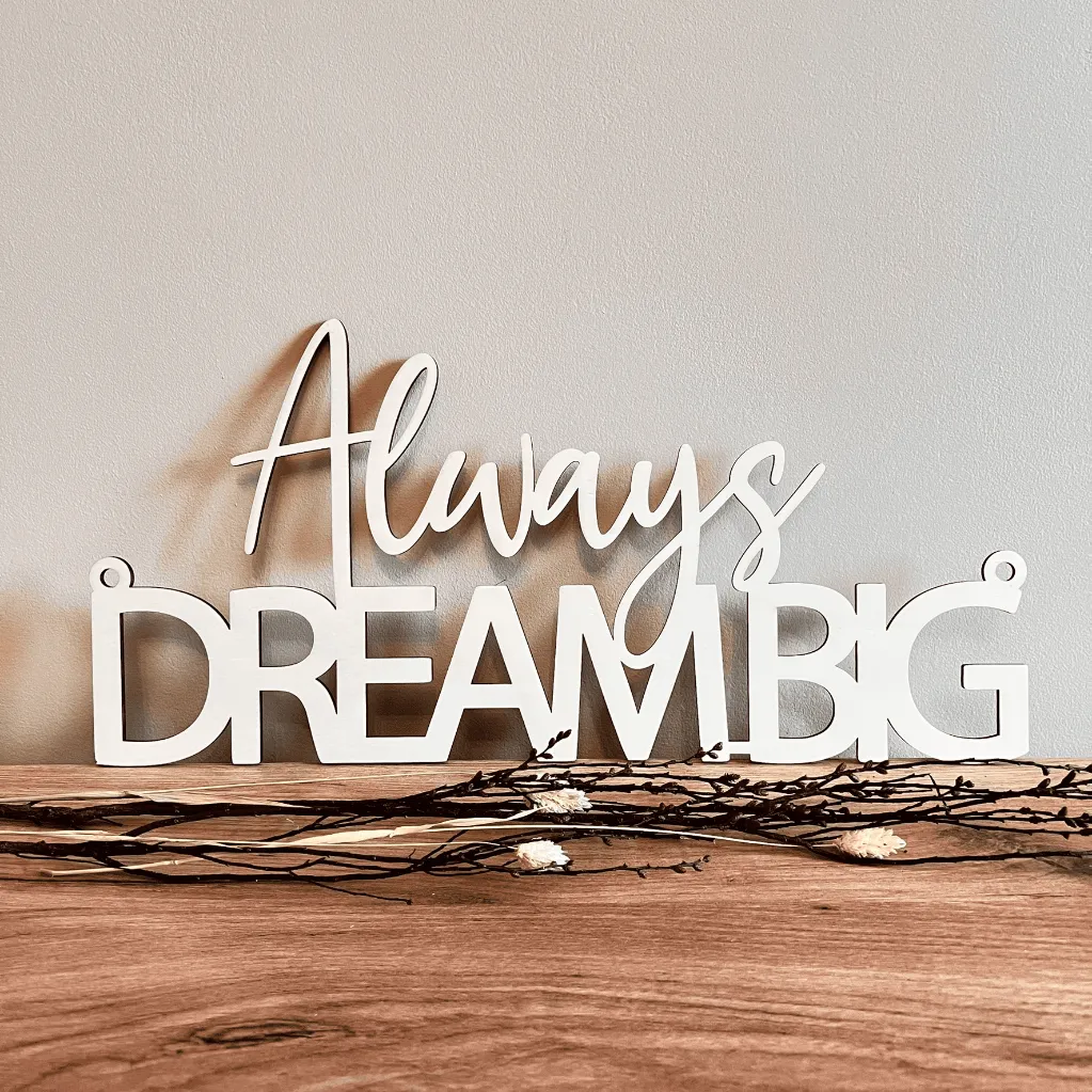 A00343-motivschild-always-dream-big-holz-natur-wanddekoration-am-sideboard.webp