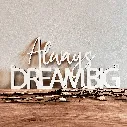 A00343-motivschild-always-dream-big-holz-natur-wanddekoration-am-sideboard.webp