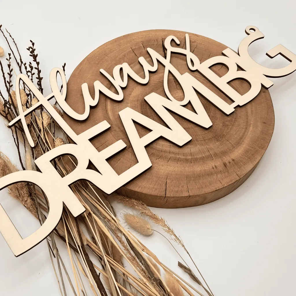 A00343-motivschild-always-dream-big-holz-natur-wanddekoration-seitlich.webp