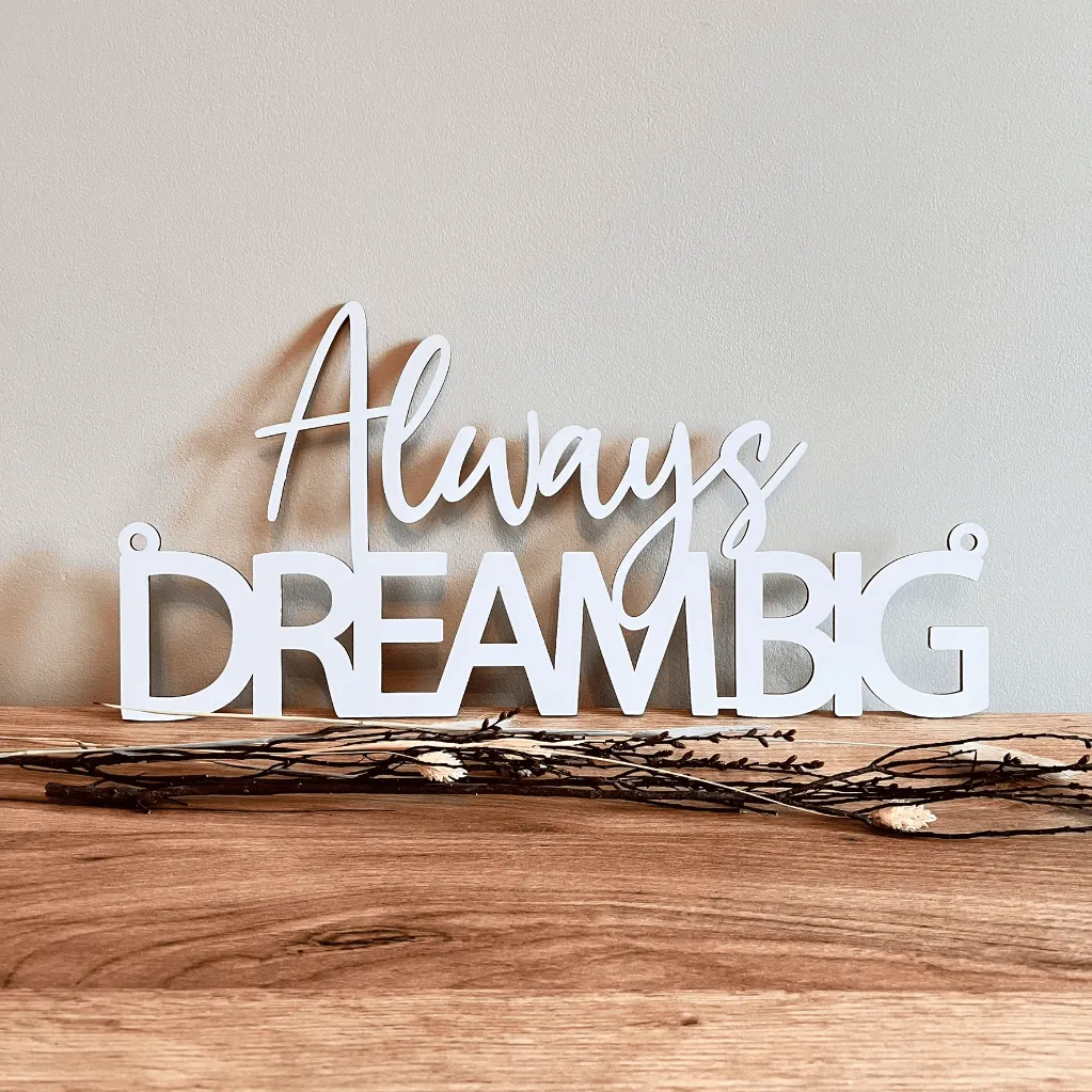 A00582-motivschild-always-dream-big-holz-weiß-wanddekoration-am-sideboard.webp