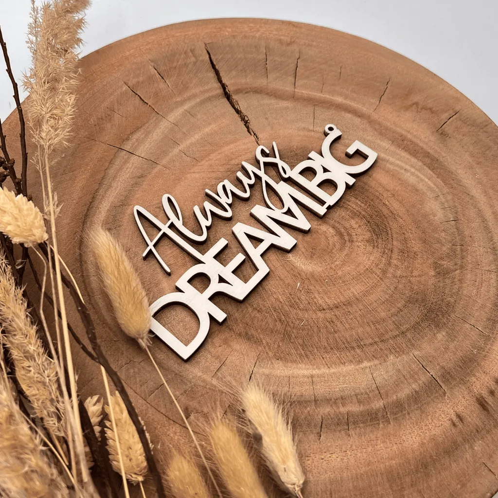 A00583-motivschild-always-dream-big-holz-weiß-wanddekoration-seitlich.webp