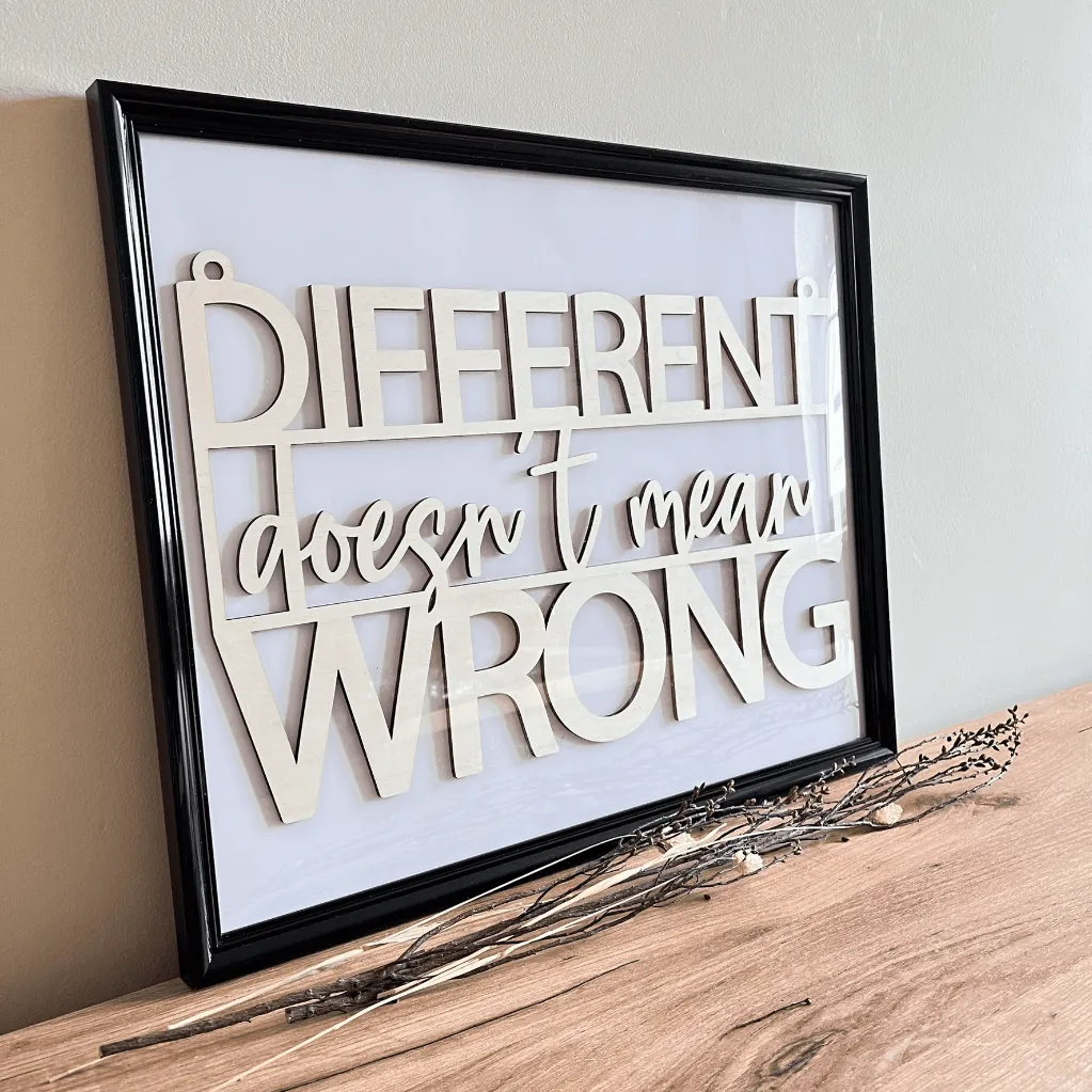 A00347-different-doesnt-mean-wrong-wanddeko-holz-natur-skylaser-im-bilderrahmen.webp