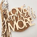 A00353-motivschild-wohnzimmer-holz-natur-love-yourself-more-seitlich.webp