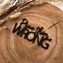 A00612-wanddeko-inspirationsspruch-holz-schwarz-prove-them-wrong-seitlich.webp