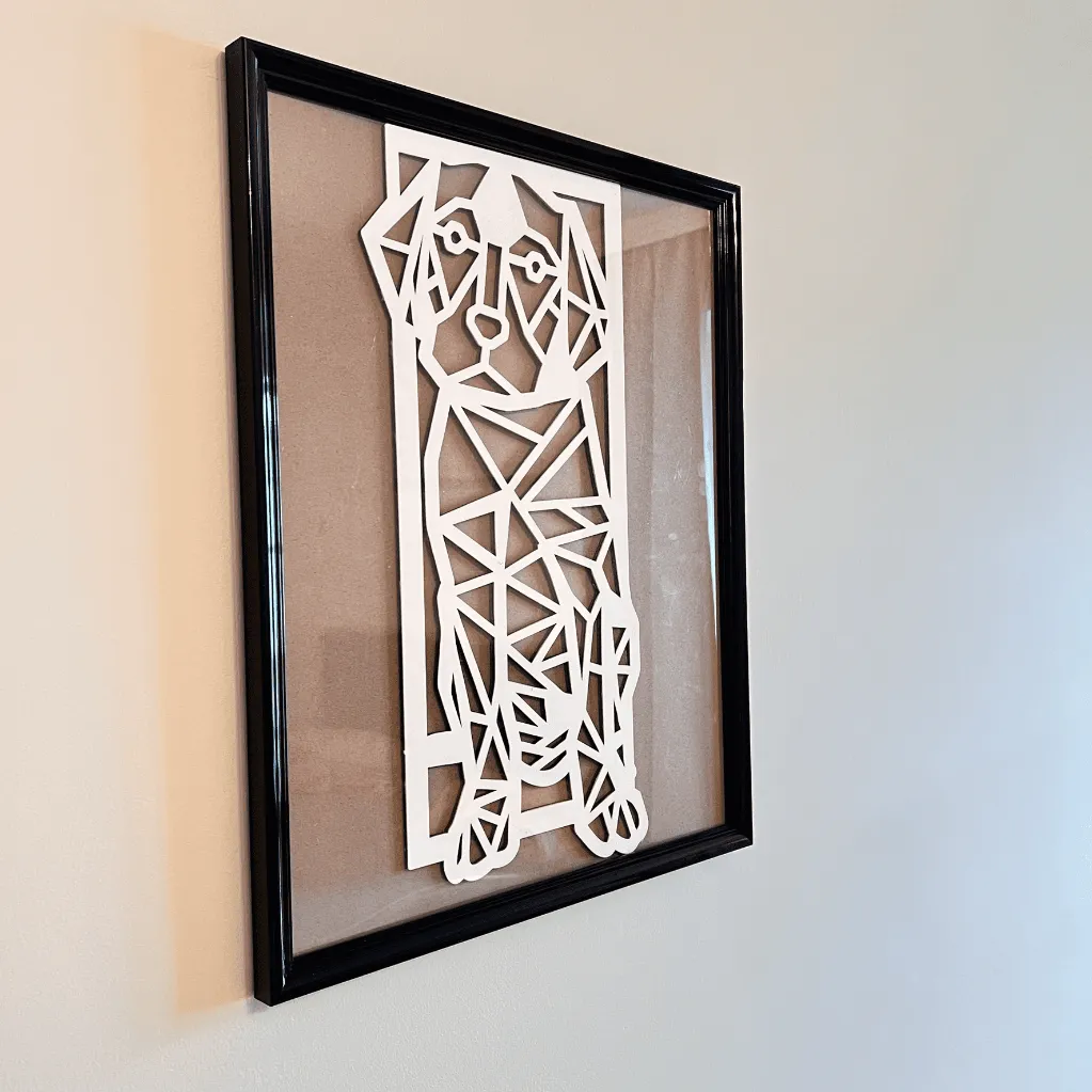 A00575-geometrischer-hund-holz-weiß-wanddekoration-modern-im-bilderrahmen.webp