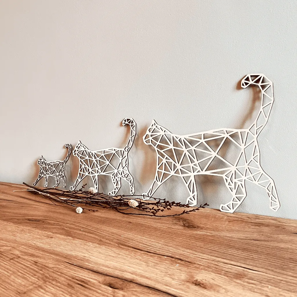 vergleich-s-m-l-katze-laufend-wandbild-holz-weiß-geometrisch-modern-skylaser.webp