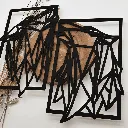 A00441-geometrisches-zwei-woelfe-holz-schwarz-wanddekoration-modern-seitlich.webp