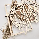 A00484-geometrisches-zwei-woelfe-holz-natur-wanddekoration-modern-seitlich-links.webp