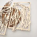 A00484-geometrisches-zwei-woelfe-holz-natur-wanddekoration-modern-seitlich-rechts.webp