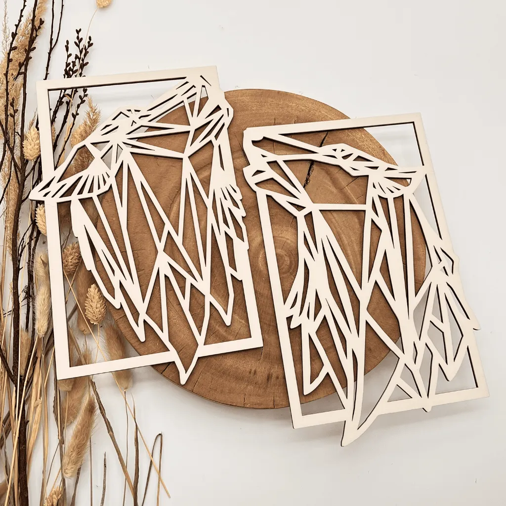 A00486-geometrisches-zwei-woelfe-holz-weiß-wanddekoration-modern-seitlich.webp