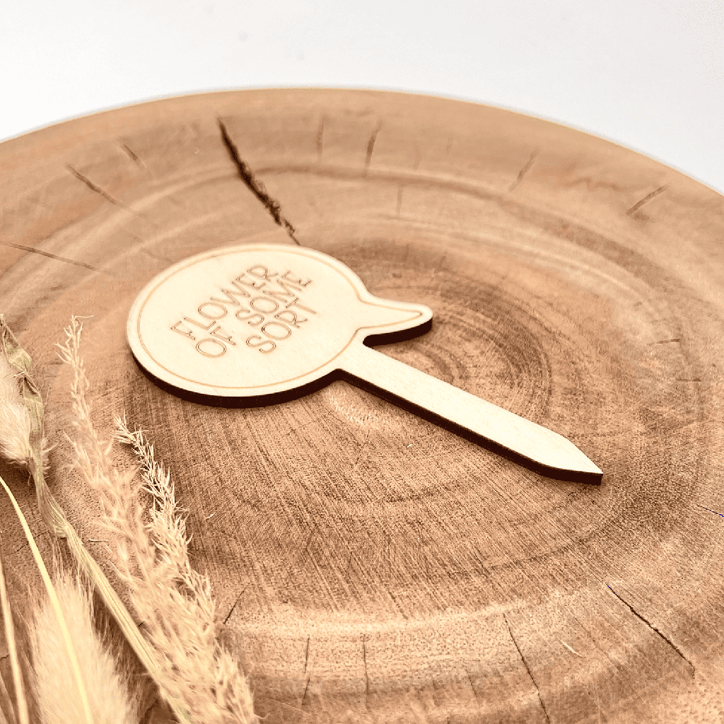 A00686-flower-of-some-sort-pflanzenstecker-holz-natur-blumentopf-skylaser-seitlich.png