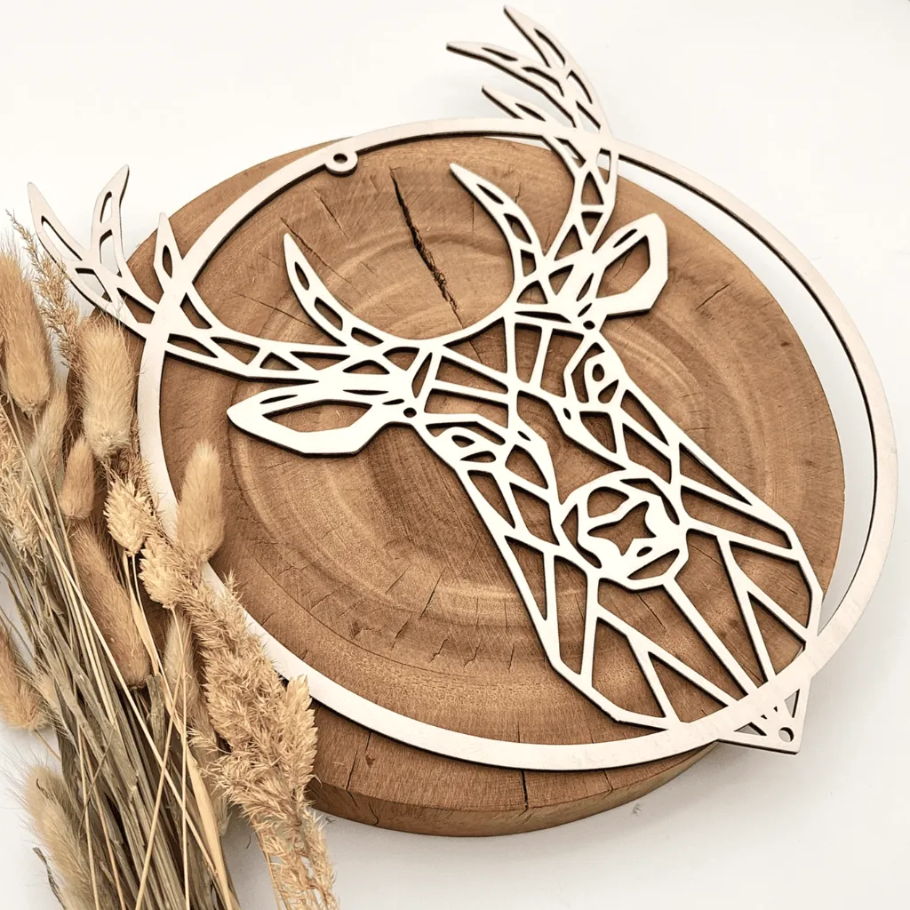 A00501-wandbild-hirsch-geometrisch-holz-weiß-geschenkidee-jaeger-seitlich.webp
