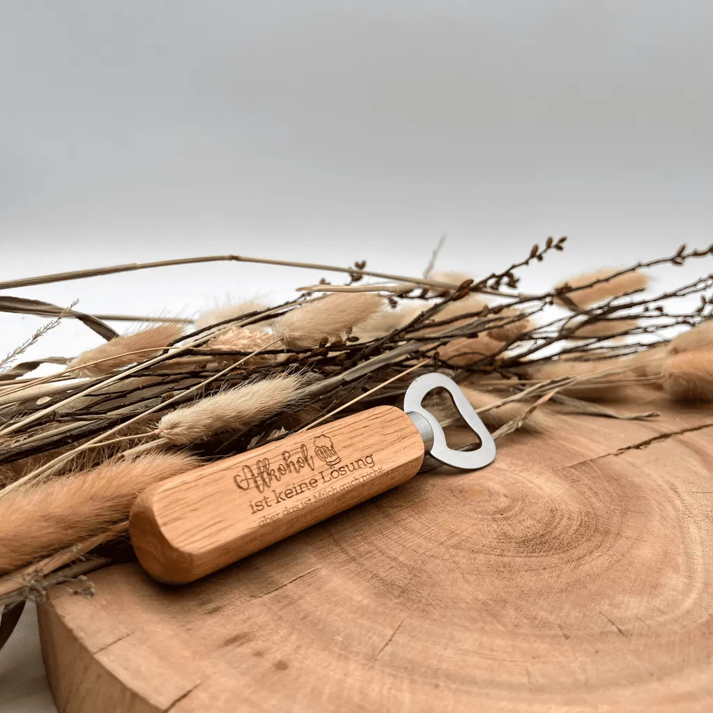 A01774-bier-flaschenoeffner-aus-holz-mit-gravur-lustiges-maennergeschenk-seitlich.webp