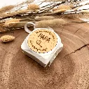 A17776-geschenk-fuer-papa-meterstab-weiß-mit-gravur-holz-seitlich.webp