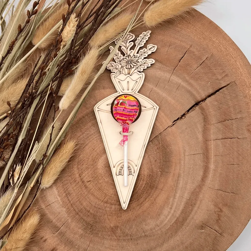 [A01717] Mini Schultüte aus Holz zum Befestigen von Schleckern – Blumenschultüte mit Regenbogenmotiv