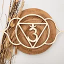 Chakra Symbol Ajna (Stirnchakra) aus Holz – spirituelles Motiv für Yoga & Meditation