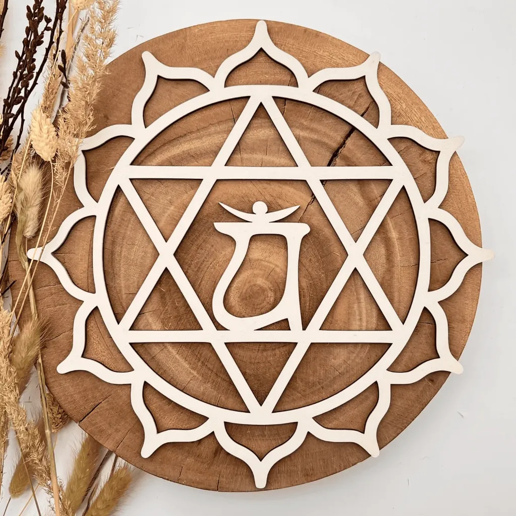 Chakra Symbol Anahata (Herzchakra) aus Holz – spirituelle Deko für Yoga & Meditation
