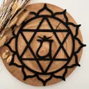 Chakra Symbol Anahata (Herzchakra) aus Holz – spirituelle Deko für Yoga & Meditation