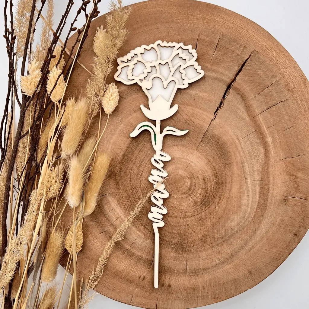 Holz-Nelke mit „Mama“-Stängel – Geschenkidee Muttertag