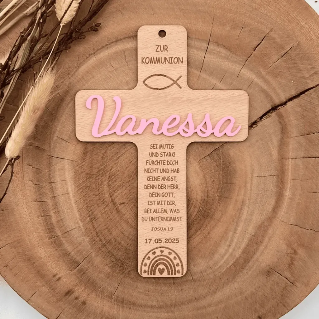 Personalisiertes Kreuz zur Kommunion aus Holz mit farbigem Acryl-Schriftzug - Ichthys Motiv