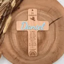 Personalisiertes Kreuz zur Kommunion aus Holz mit farbigem Acryl-Schriftzug - Tauben Motiv