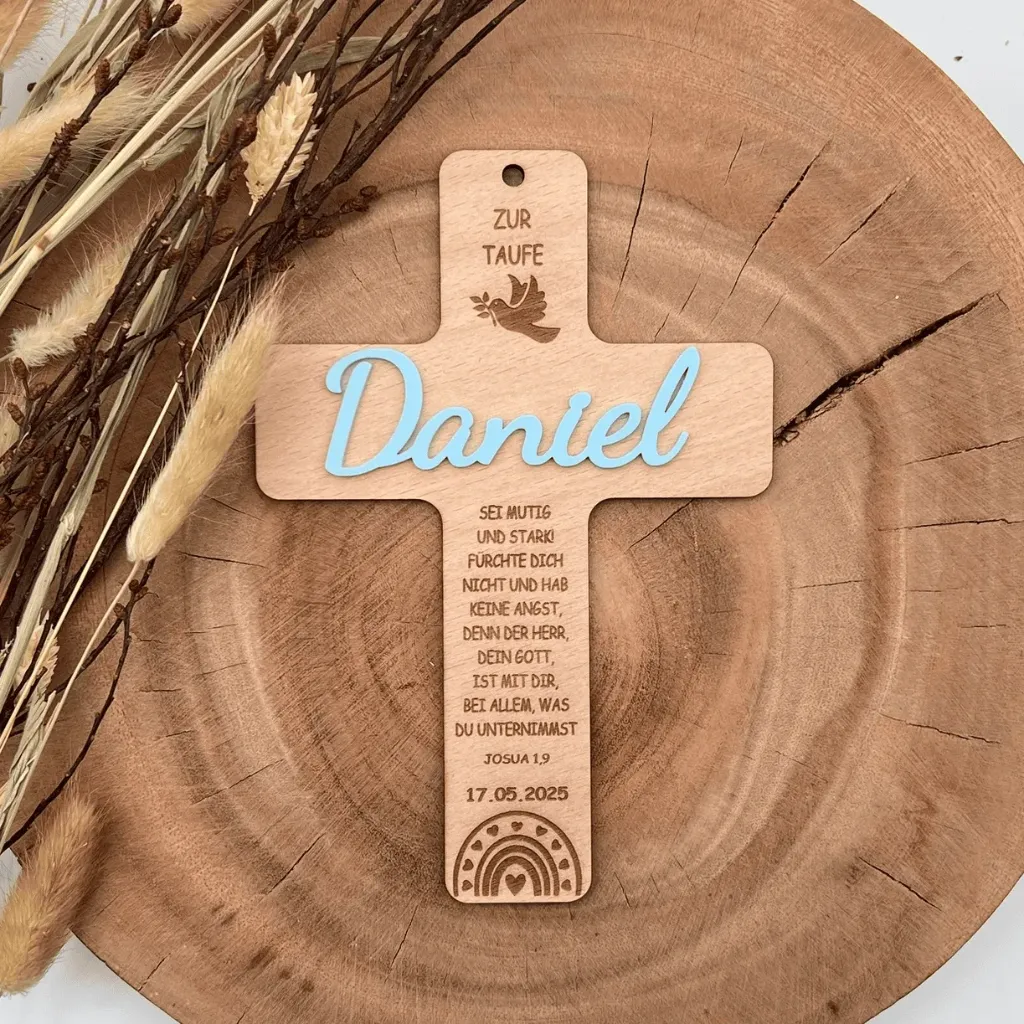 Personalisiertes Kreuz zur Taufe aus Holz mit farbigem Acryl-Schriftzug - Tauben Motiv