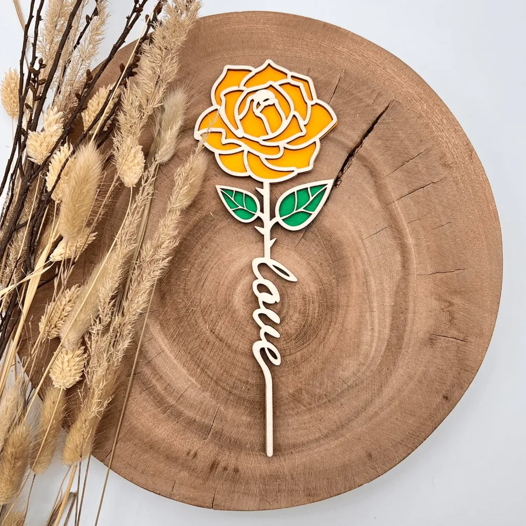Holz-Rose mit „love“-Stängel – Valentinstag Geschenkidee