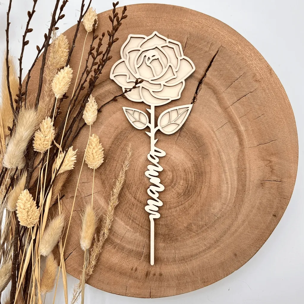 Holz-Rose mit „Mama“-Stängel – Muttertagsgeschenk