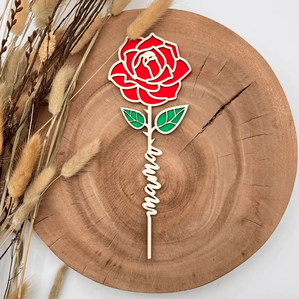 Holz-Rose mit „Mama“-Stängel – Muttertagsgeschenk