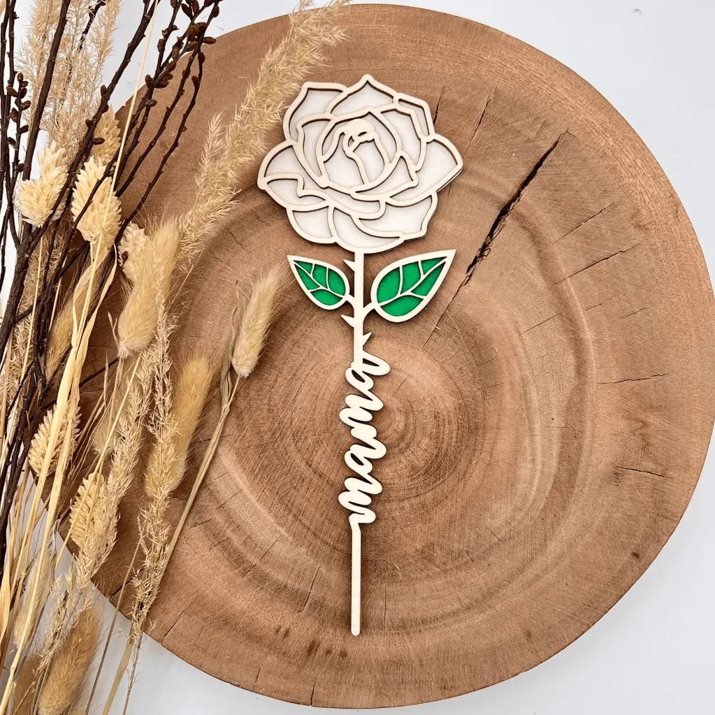 Holz-Rose mit „Mama“-Stängel – Muttertagsgeschenk