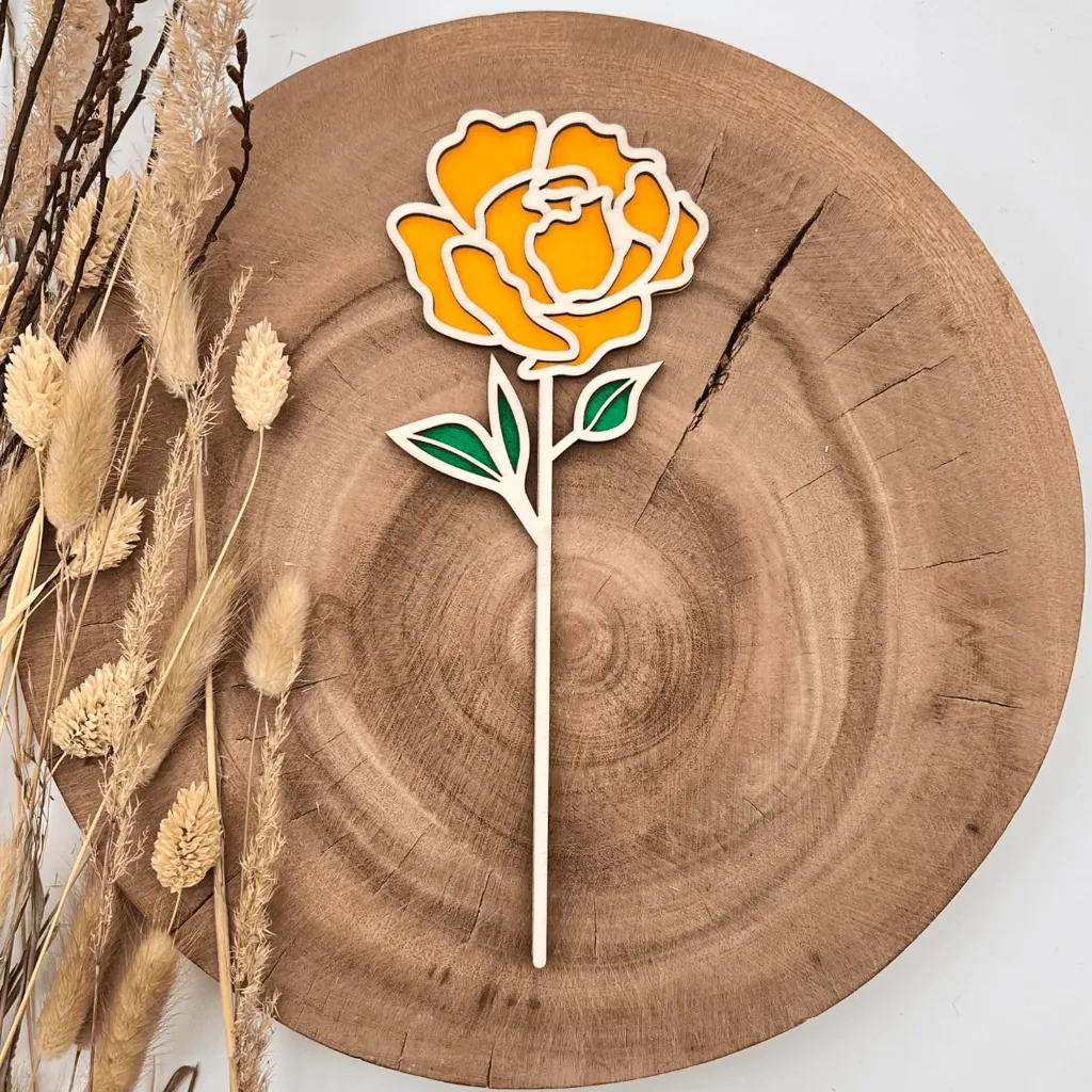 Holz-Pfingstrose mit „love“-Schriftzug – romantisches Geschenk