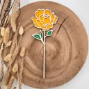 Holz-Pfingstrose mit „love“-Schriftzug – romantisches Geschenk