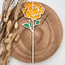 Holz-Pfingstrose mit „love“-Schriftzug – romantisches Geschenk