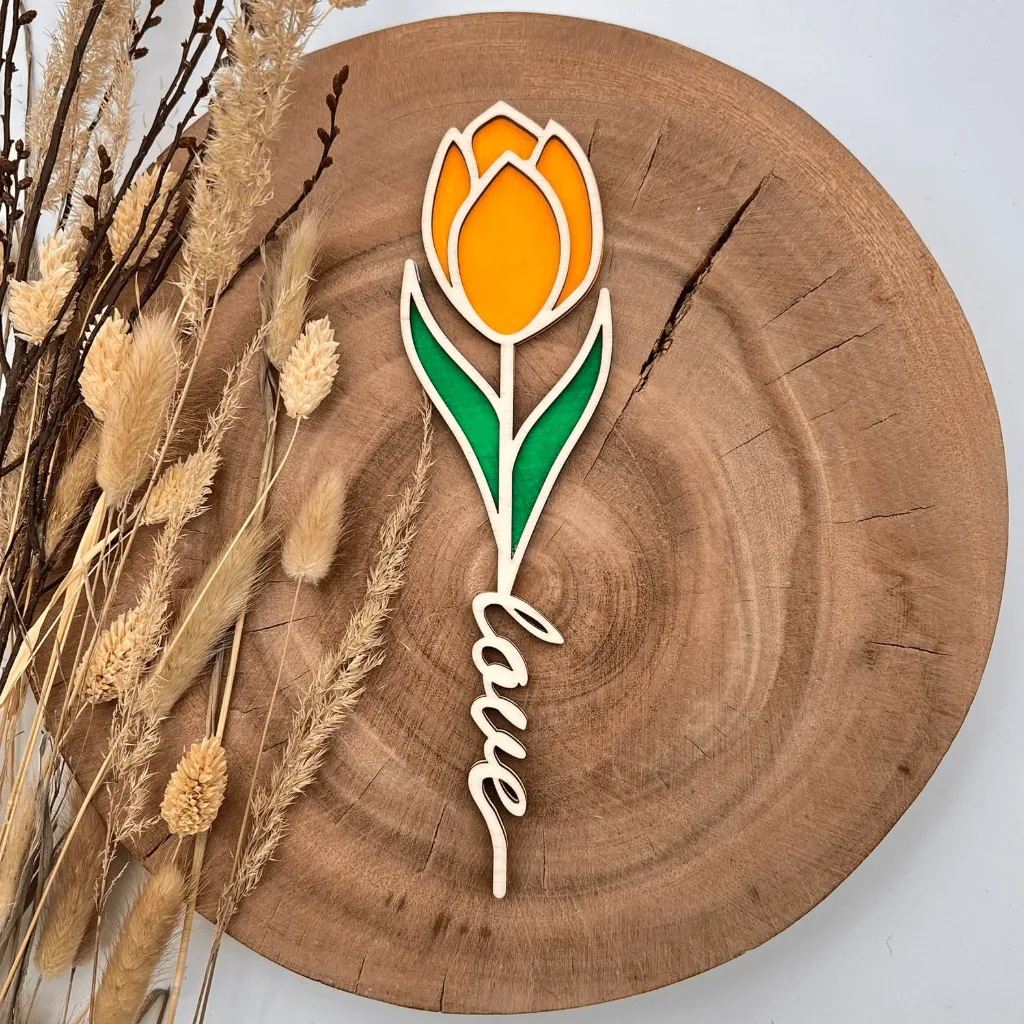 Holz-Tulpe mit „love“-Stängel – romantische Deko & Geschenk